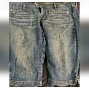 Old Navy The Diva Woman Capri Pant